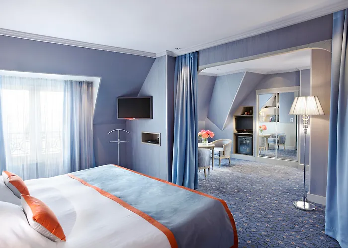 Hotel Rochester Champs Elysees 4*
