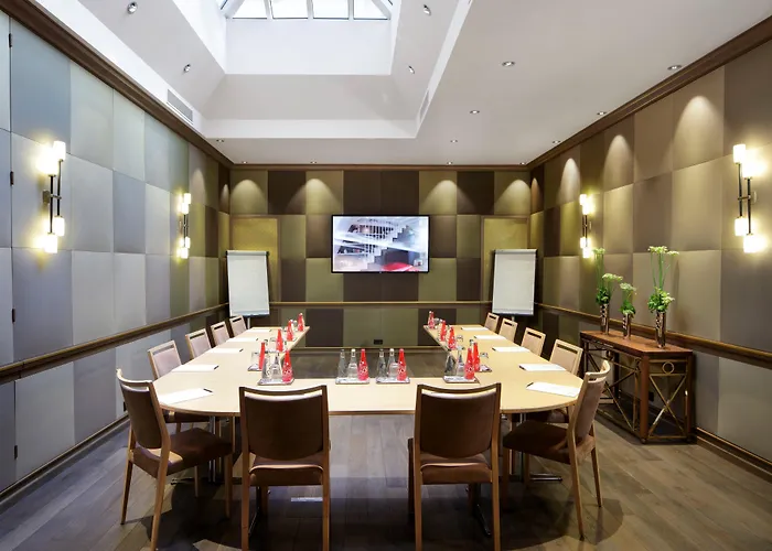 Hotell Rochester Champs Elysees 4*