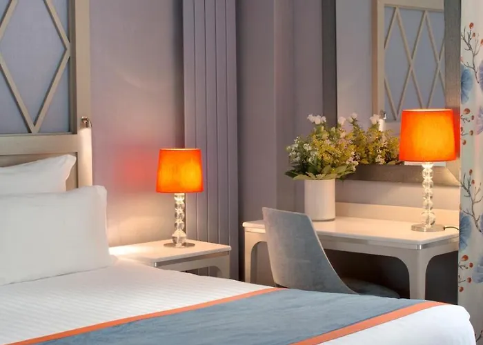 Rochester Champs Elysees Hotell 4*