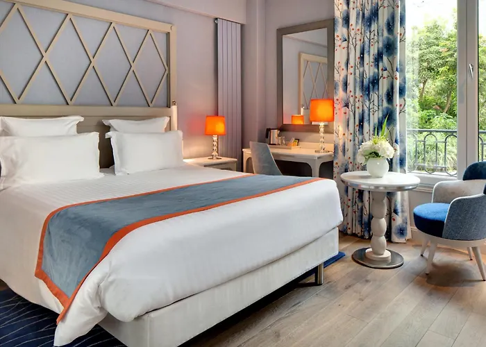 Rochester Champs Elysees Paris