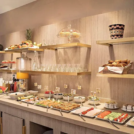 Hotel Rochester Champs Elysees 4*