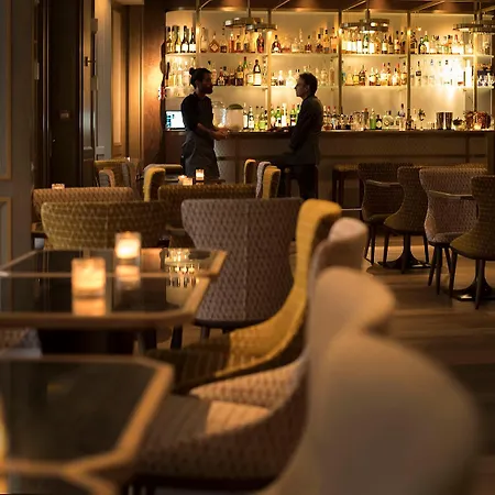 Hotel Rochester Champs Elysees Paris