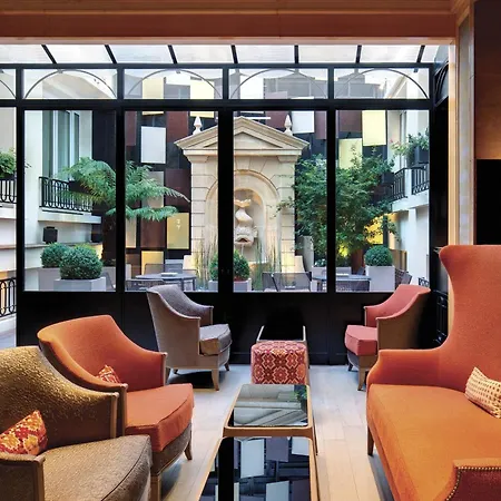 Hotel Rochester Champs Elysees 4*
