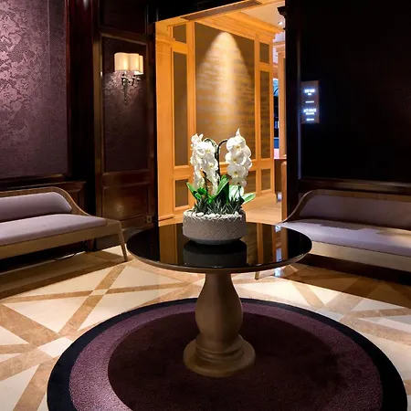 Hotel Rochester Champs Elysees 4*