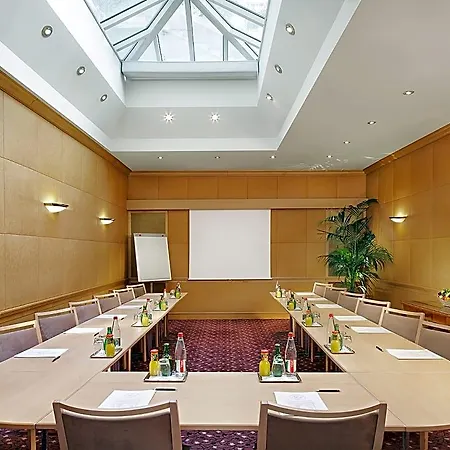 Hotel Rochester Champs Elysees Paris