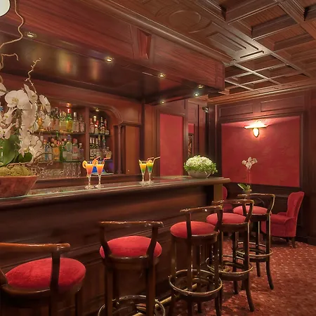 Hotel Rochester Champs Elysees 4*