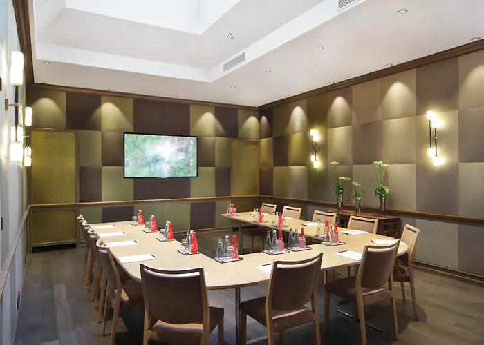 Hotel Rochester Champs Elysees Parigi