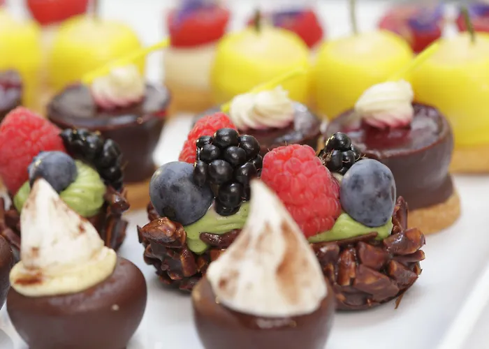 Hotel Rochester Champs Elysees 4*