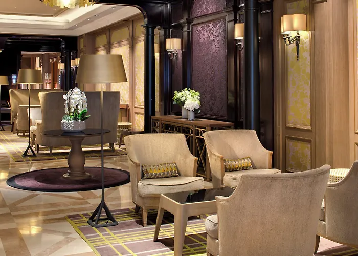 Hotel Rochester Champs Elysees Parigi