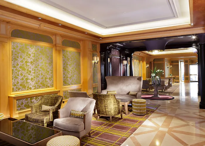 Hotel Rochester Champs Elysees Paris