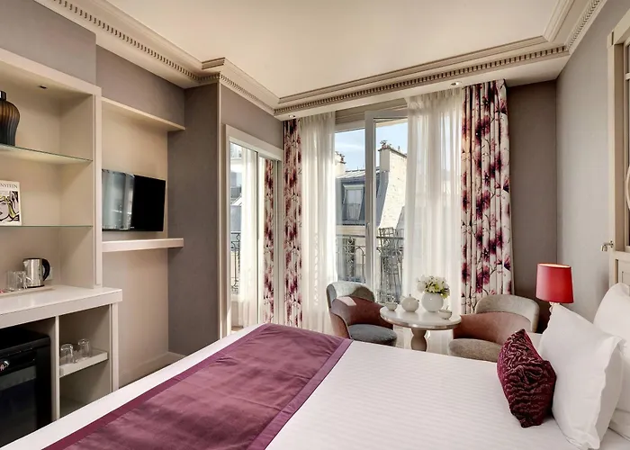 Hotel Rochester Champs Elysees 4*