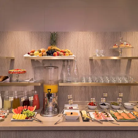 Hotel Rochester Champs Elysees Paris