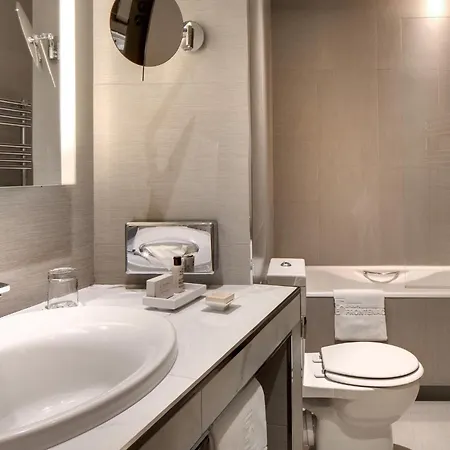 Hotel Rochester Champs Elysees Paris