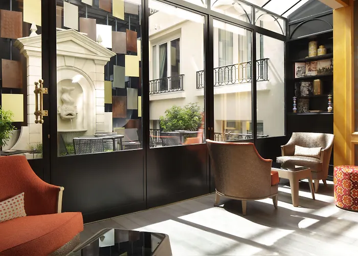 Hotel Rochester Champs Elysees 4*